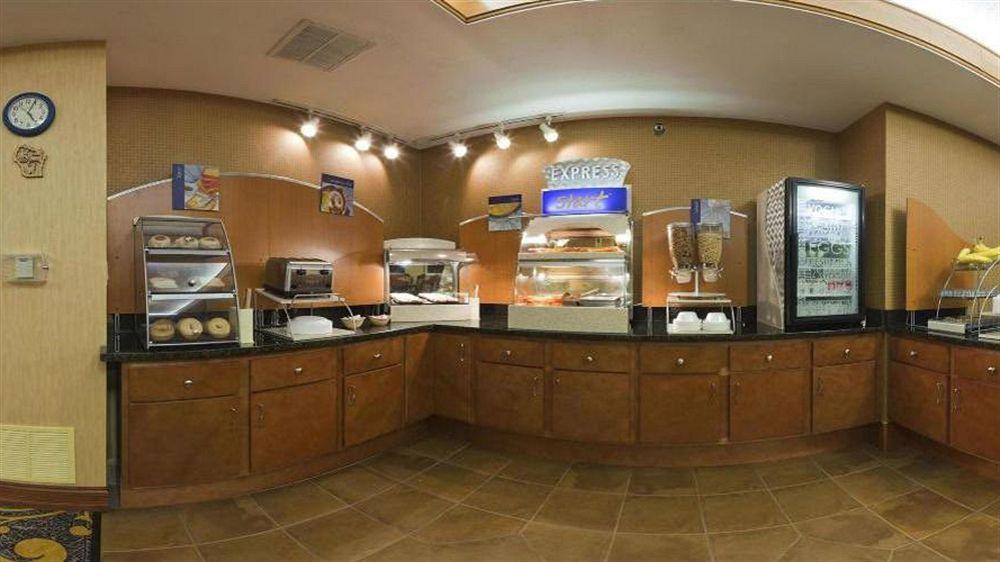 Holiday Inn Express Deforest By Ihg Exteriör bild